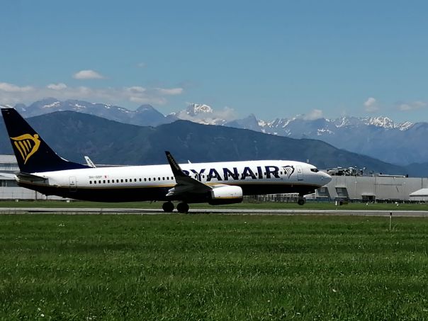 Si torna a volare e volano le notizie Torino airport